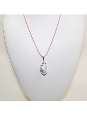 Pendant with pearl