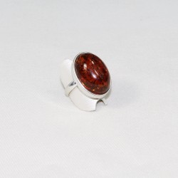 Ring with amber