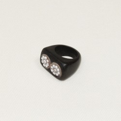Ring with flowers